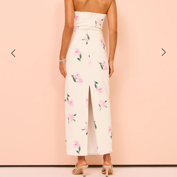 NWT!! Coco and Lola Issy Scalloped Bodice Midi Dress in Rose Print. So pretty! - Picture 2 of 6